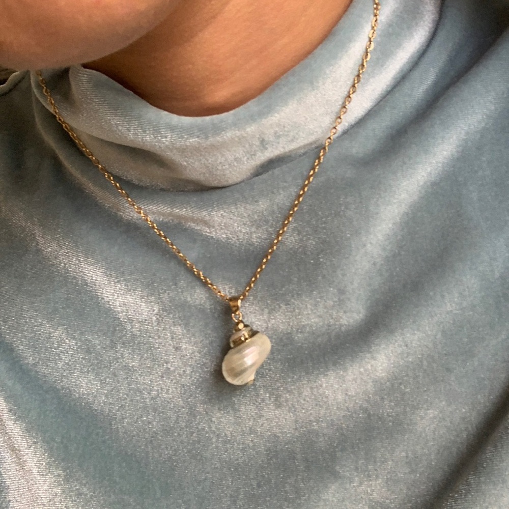 Conch Nácar Golden Necklace
